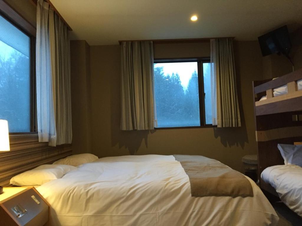Hakuba Landmark Iwatake Lodge Bagian luar foto