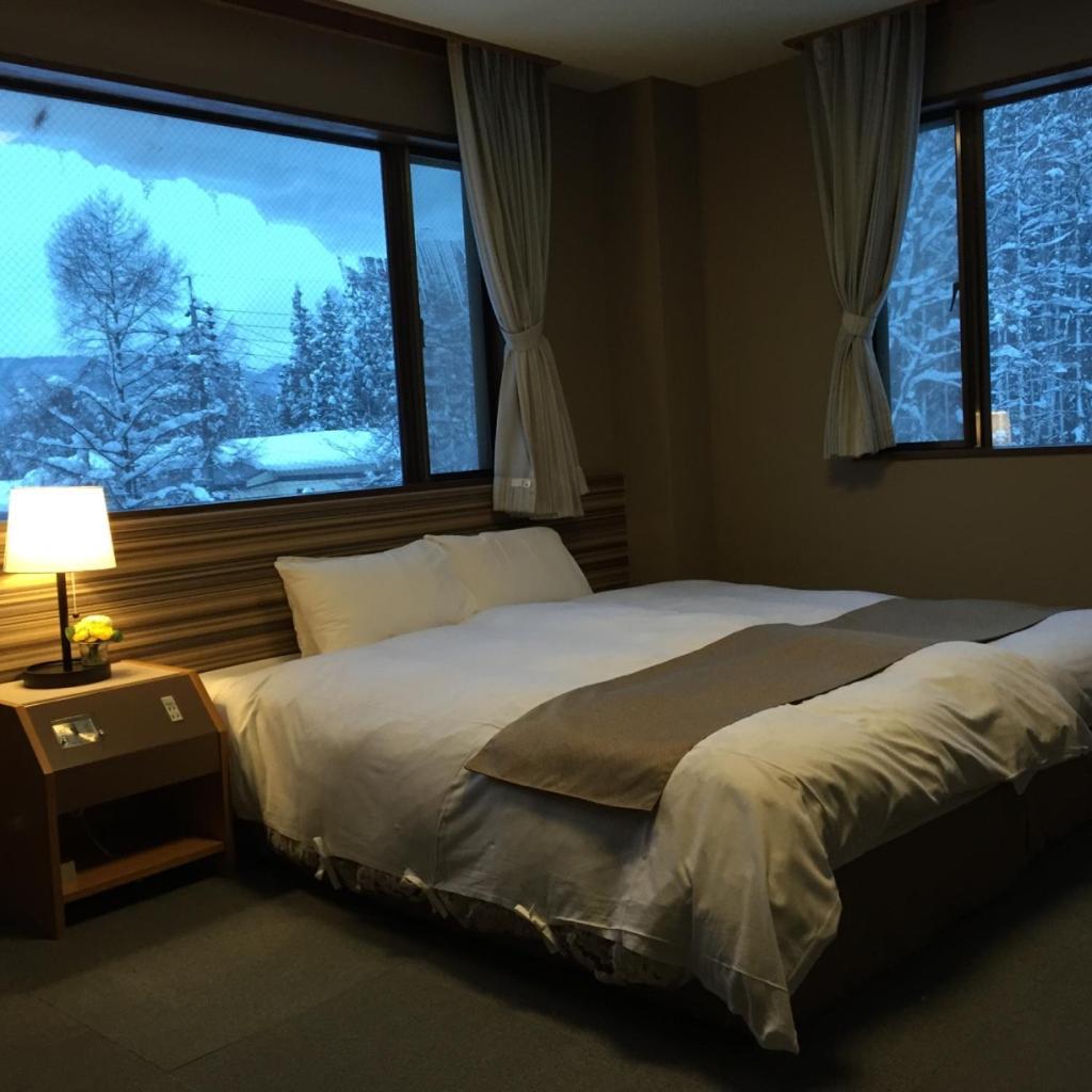 Hakuba Landmark Iwatake Lodge Bagian luar foto