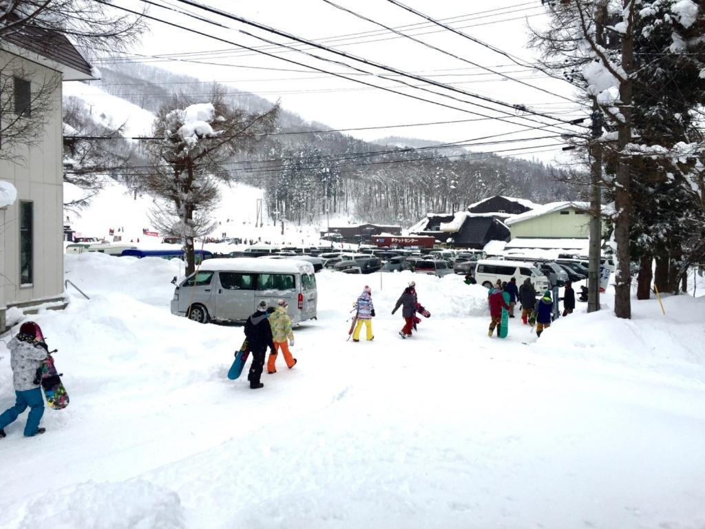 Hakuba Landmark Iwatake Lodge Bagian luar foto